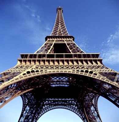Paris é a capital e a maior cidade da França, bem como a capital da região administrativa de Île-de-France, na bacia parisiense.